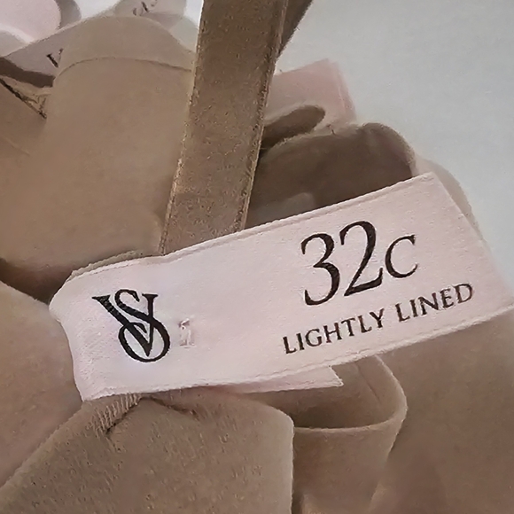 LOVE CLOUD Smooth Lightly Lined Demi Bra - Picture 1 of 16
